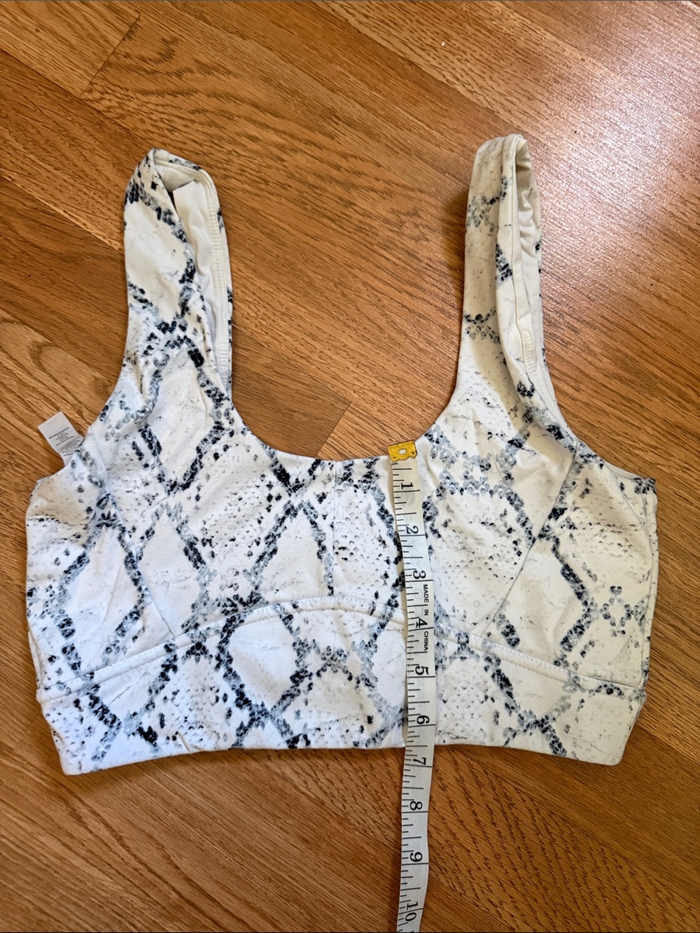 Varley Cream and Blue Snake-Print Leggings and Bra - Picture 7 of 11